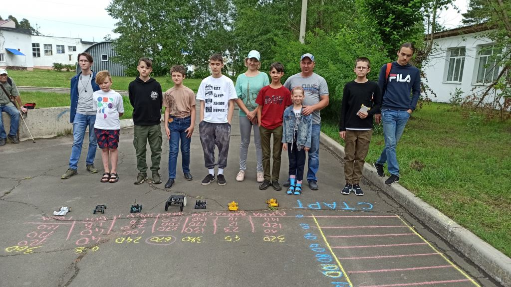 Автогонки на выживание провели участники кружка